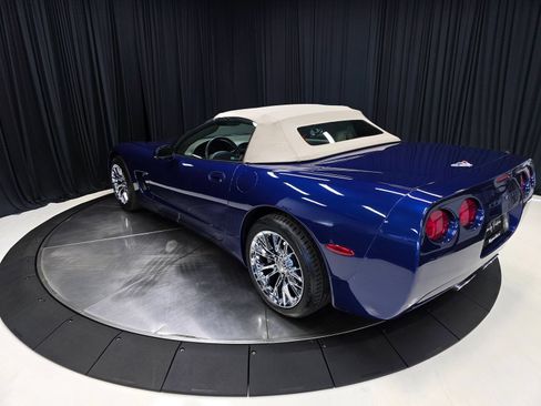 Used 2004 Chevrolet Corvette Convertible w/ Preferred Equipment Group RWD image 10