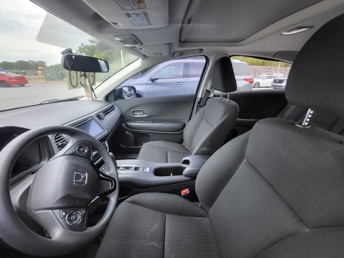 Used 2017 Honda HR-V EX image 10