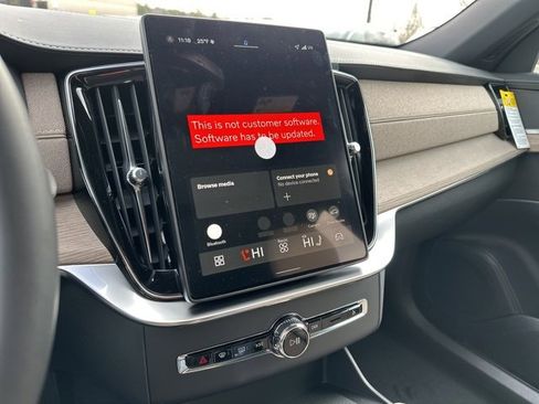 New 2026 Volvo XC90 B6 Core image 15