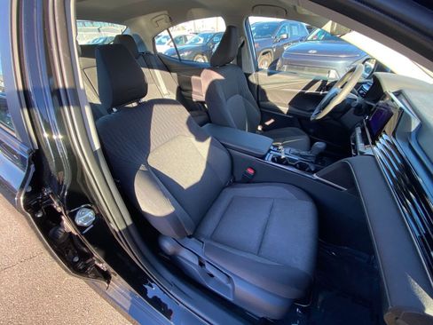 Used 2025 Toyota Camry LE image 27