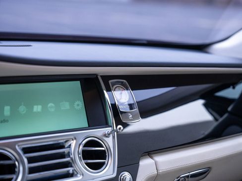 Used 2015 Rolls-Royce Wraith image 14