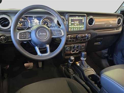 Used 2023 Jeep Gladiator Overland image 21