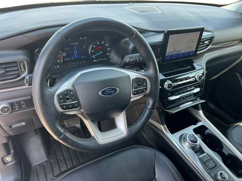 Used 2021 Ford Explorer Limited w/ Equipment Group 301A AWD/4WD image 18