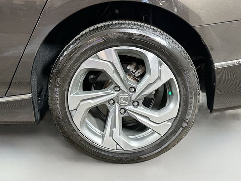 Certified 2018 Honda Accord EX image 29