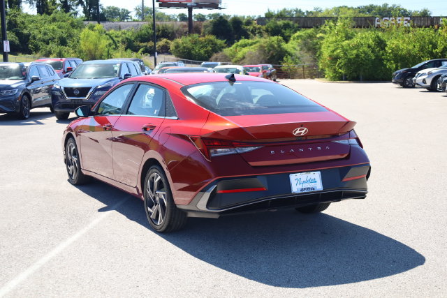Used 2025 Hyundai Elantra SEL FWD image 7