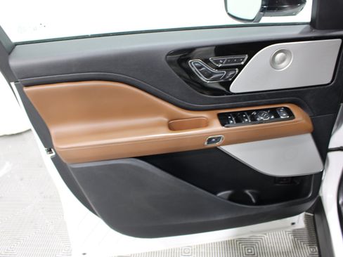 Certified 2023 Lincoln Aviator Grand Touring w/ Equipment Group 301A AWD/4WD image 5