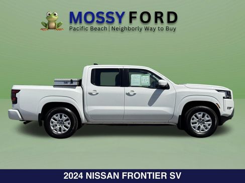 Used 2024 Nissan Frontier SV w/ SV Convenience Package RWD image 4