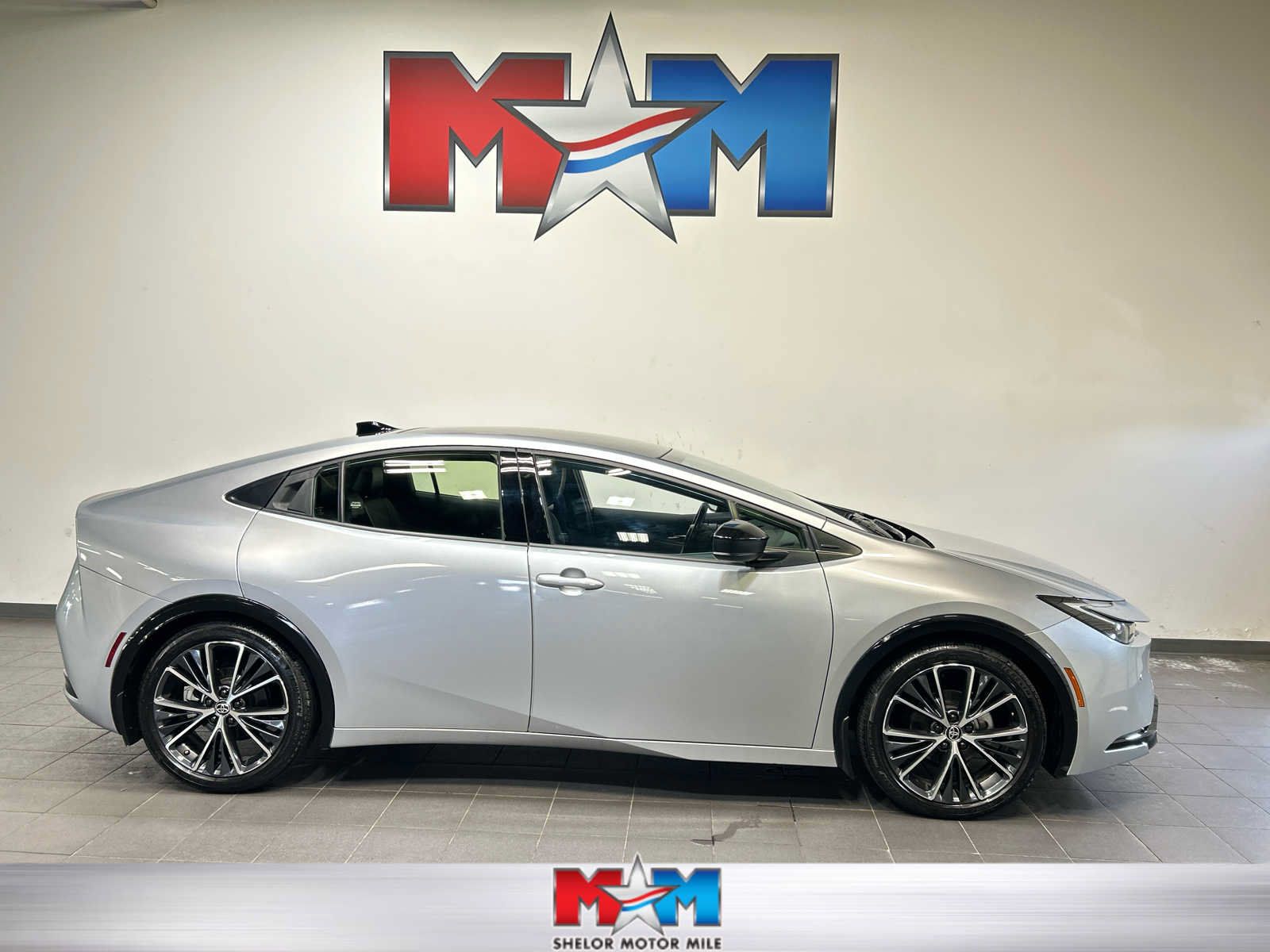 Used 2024 Toyota Prius Limited FWD image 1