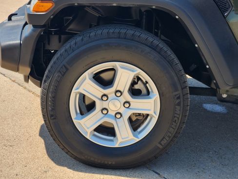 Used 2022 Jeep Wrangler Sport AWD/4WD image 11