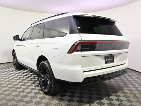 New 2025 Lincoln Navigator Reserve w/ Jet Appearance Package image 4