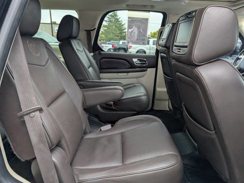 Used 2014 Cadillac Escalade Platinum image 17