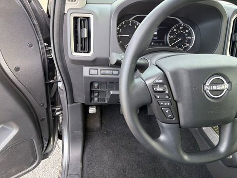 Used 2025 Nissan Frontier SV image 21