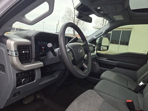 Used 2024 Ford F250 XLT w/ XLT Premium Package image 11
