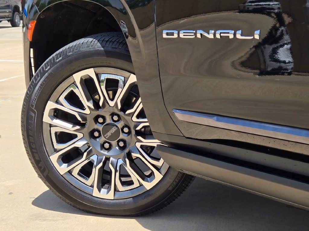 Used 2023 GMC Yukon Denali Ultimate AWD/4WD image 35
