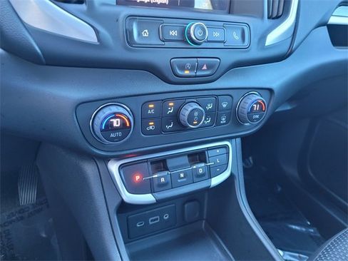 Used 2024 GMC Terrain SLE w/ Driver Convenience Package image 24