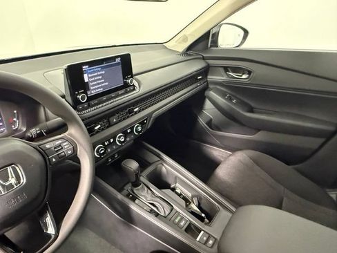 Used 2025 Honda Accord SE image 27