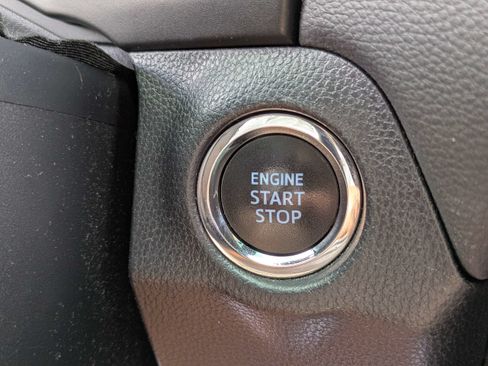 Used 2021 Toyota RAV4 XLE AWD/4WD image 26