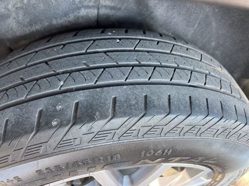 Used 2023 GMC Acadia SLT image 10