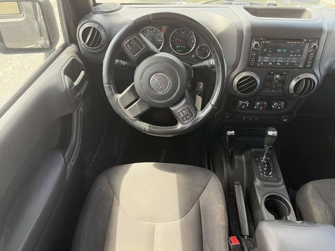 Used 2018 Jeep Wrangler Unlimited Sport S AWD/4WD image 14