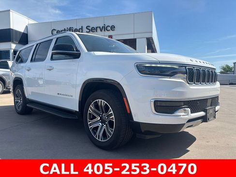 Used 2024 Jeep Wagoneer L Series II w/ Flexible Seating Group RWD image 17