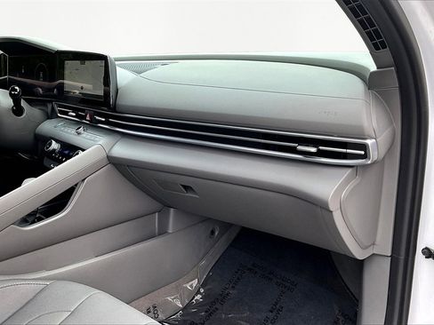 Used 2024 Hyundai Elantra SEL image 17