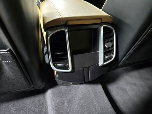 Used 2018 Porsche Cayenne Base image 35