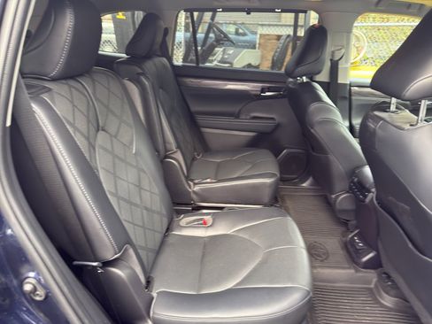 Used 2022 Toyota Highlander Platinum image 18