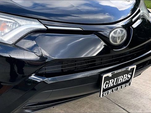 Used 2018 Toyota RAV4 LE image 37