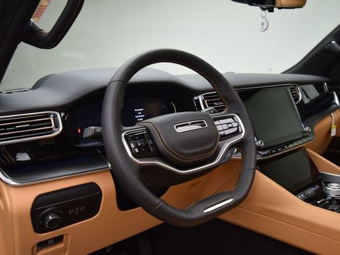 New 2026 Jeep Grand Wagoneer Summit AWD/4WD image 35