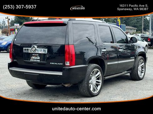 Used 2010 Cadillac Escalade Premium image 4