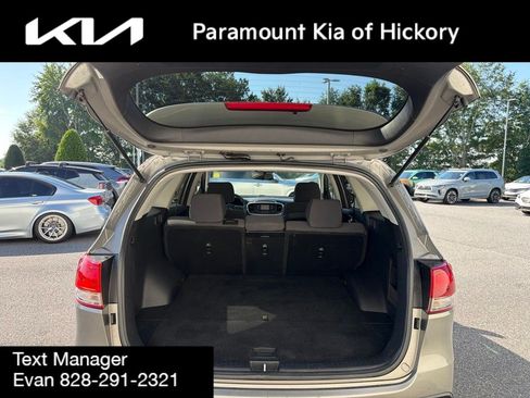 Used 2017 Kia Sorento FWD image 10