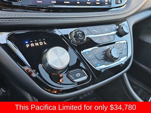 Used 2025 Chrysler Pacifica Limited FWD image 39