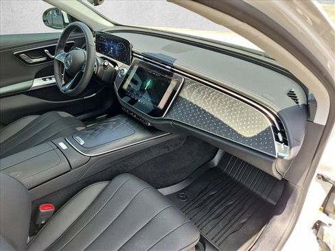 Used 2025 Mercedes-Benz E 350 4MATIC Sedan image 21
