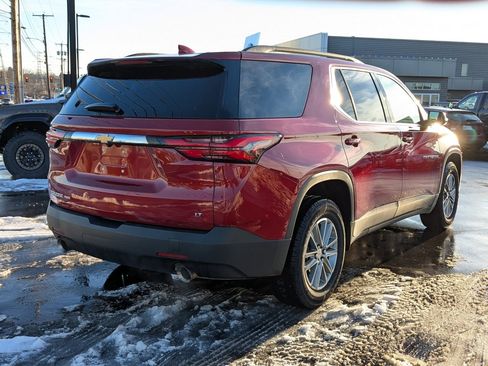 Used 2023 Chevrolet Traverse LT image 3