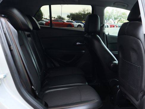 Used 2020 Chevrolet Trax LT w/ LT Convenience Package image 27