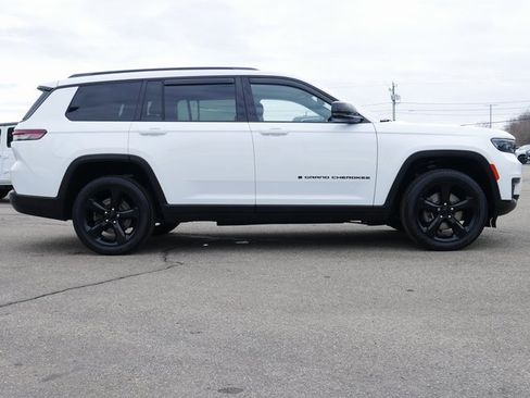 Used 2023 Jeep Grand Cherokee L Laredo image 7