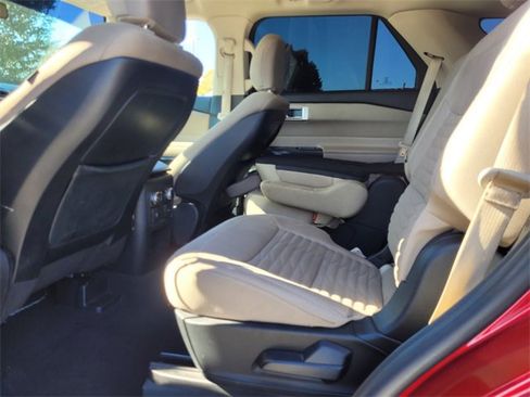 Used 2020 Ford Explorer XLT image 5