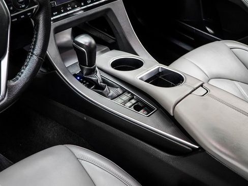 Used 2021 Toyota Avalon XLE w/ Moonroof Package image 16