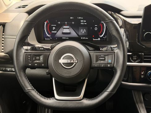 Used 2025 Nissan Pathfinder Platinum FWD image 13