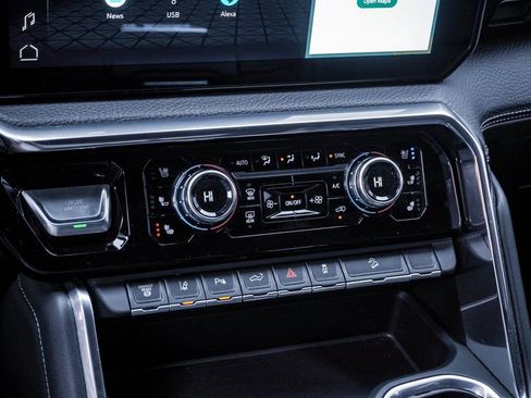 Used 2024 GMC Sierra 2500 Denali w/ Denali Reserve Package image 30