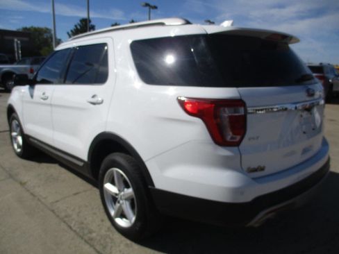 Used 2017 Ford Explorer XLT w/ Equipment Group 201A image 4