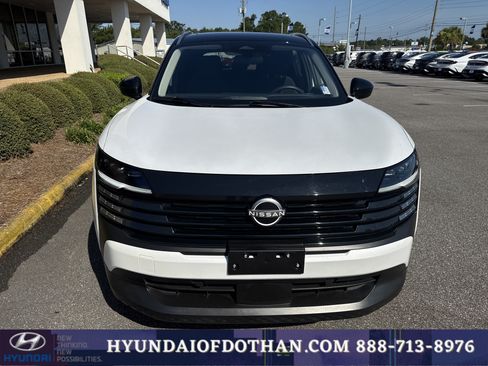 Used 2025 Nissan Kicks SV w/ SV Premium Package FWD image 6