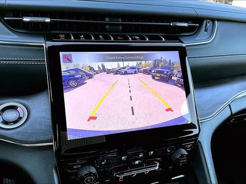 New 2025 Jeep Grand Cherokee Overland image 21