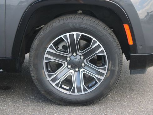 Used 2024 Jeep Wagoneer Series II AWD/4WD image 12