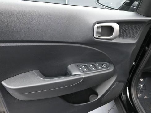 Used 2026 Hyundai Venue SE FWD image 13