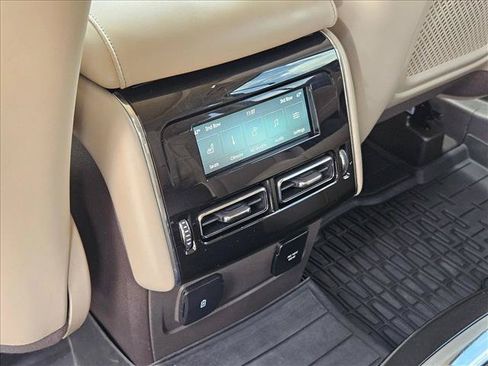 Used 2021 Lincoln Aviator Reserve w/ Equipment Group 201A AWD/4WD image 17