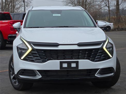 Used 2023 Kia Sportage EX image 3