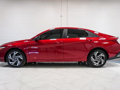 Used 2025 Hyundai Elantra Sport FWD image 30