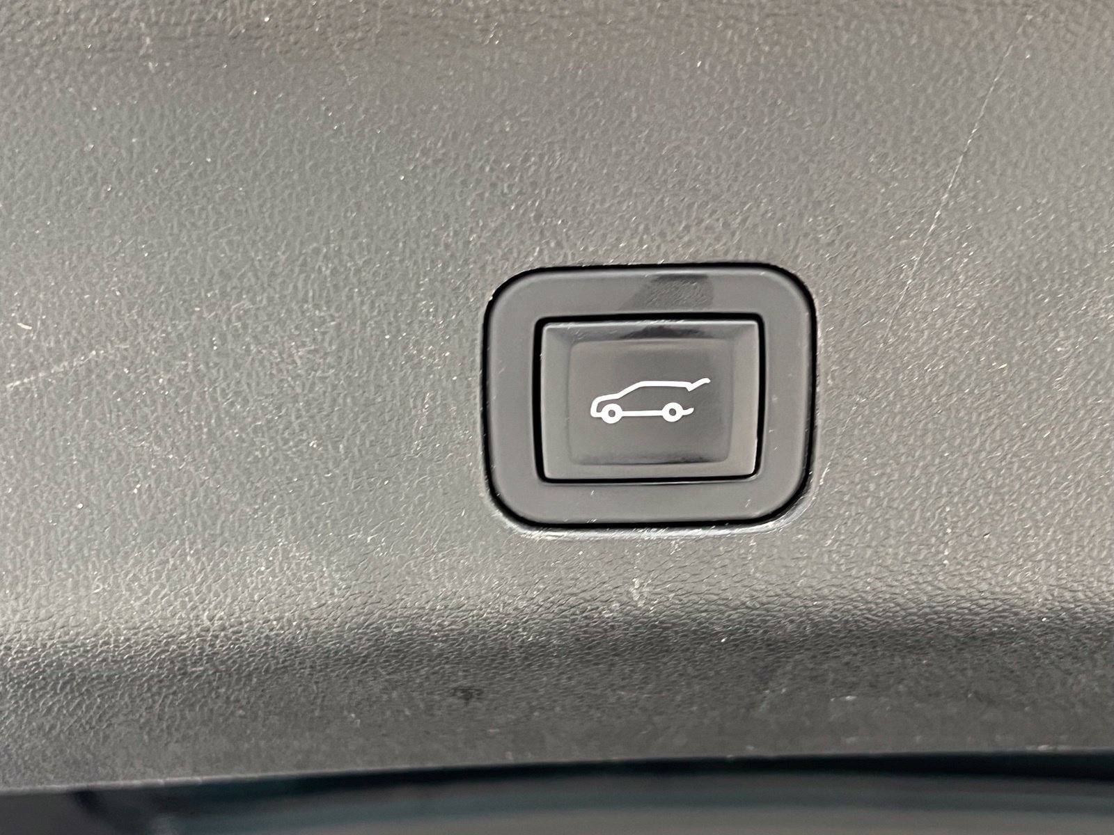 Used 2023 GMC Yukon XL Denali Ultimate AWD/4WD image 17
