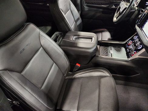 Used 2023 GMC Yukon Denali w/ Advanced Technology Package AWD/4WD image 31